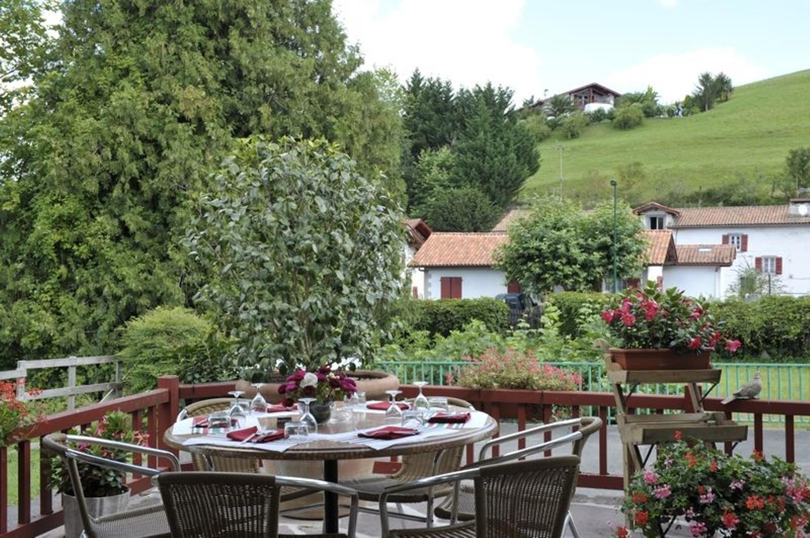 Logis Hotel Ur-Hegian Aïnhoa Екстериор снимка