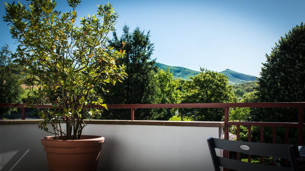 Logis Hotel Ur-Hegian Aïnhoa Екстериор снимка