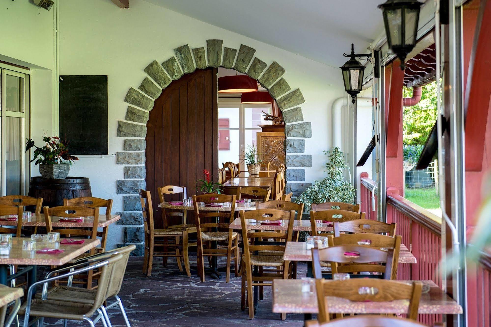 Logis Hotel Ur-Hegian Aïnhoa Екстериор снимка