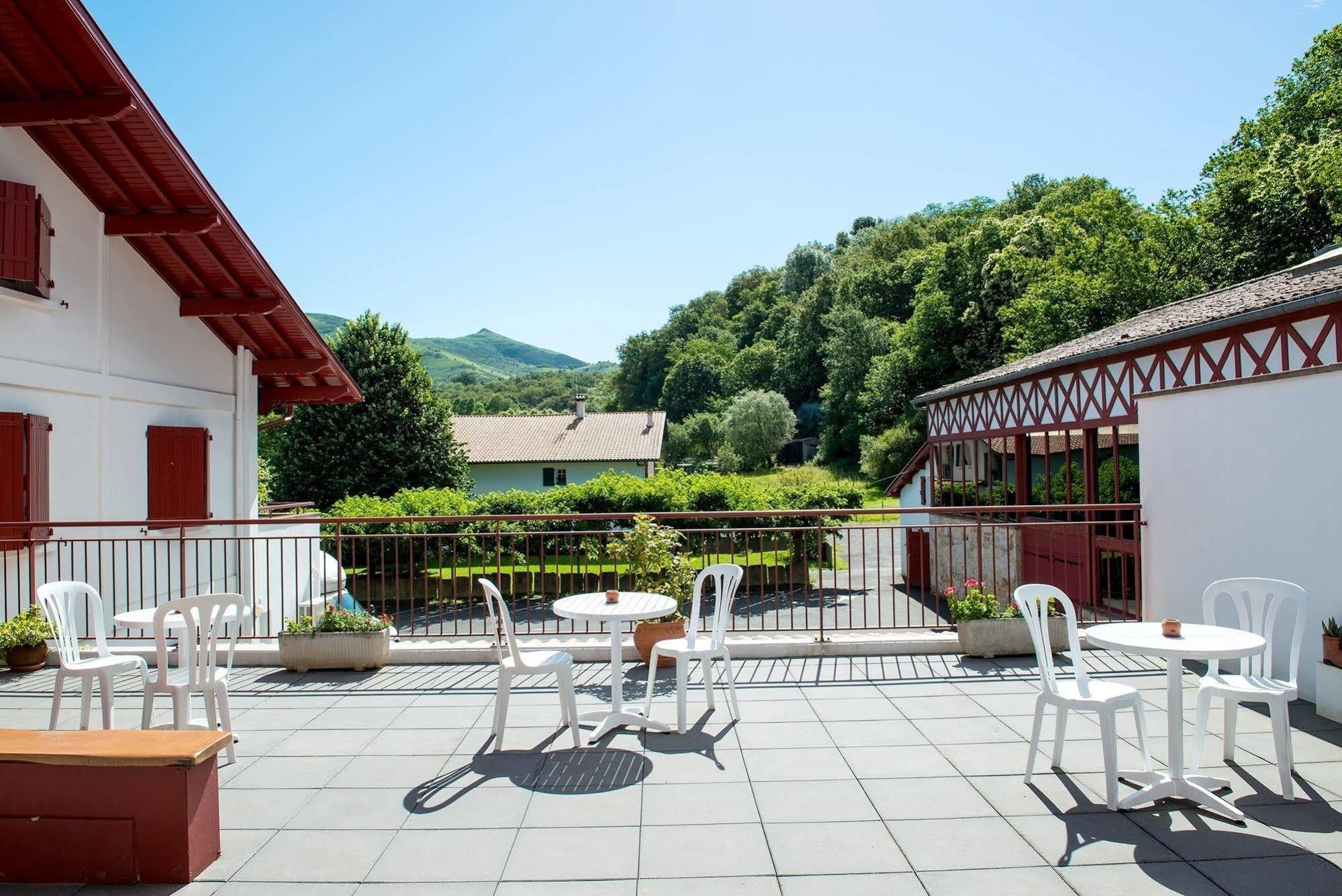 Logis Hotel Ur-Hegian Aïnhoa Екстериор снимка