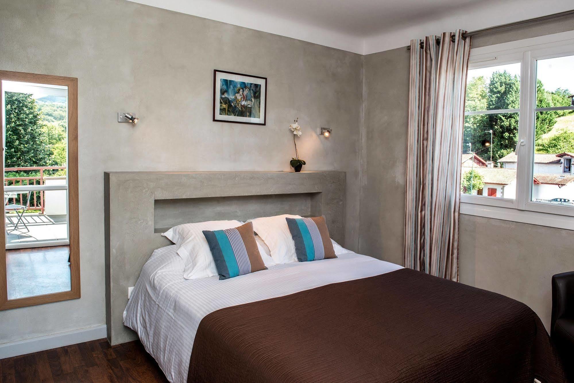 Logis Hotel Ur-Hegian Aïnhoa Екстериор снимка