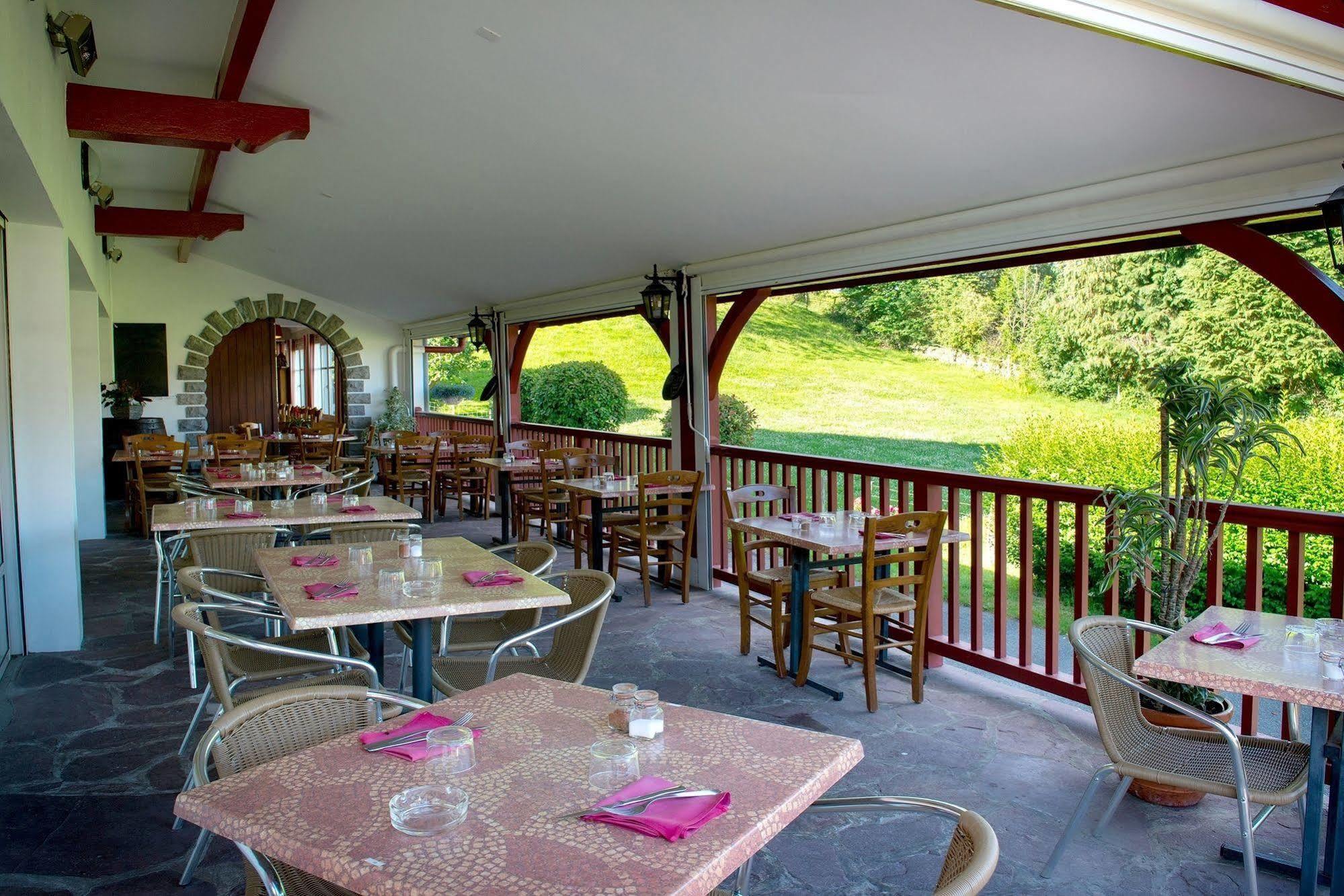 Logis Hotel Ur-Hegian Aïnhoa Екстериор снимка