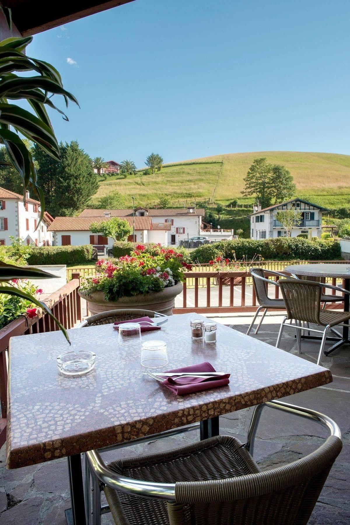 Logis Hotel Ur-Hegian Aïnhoa Екстериор снимка